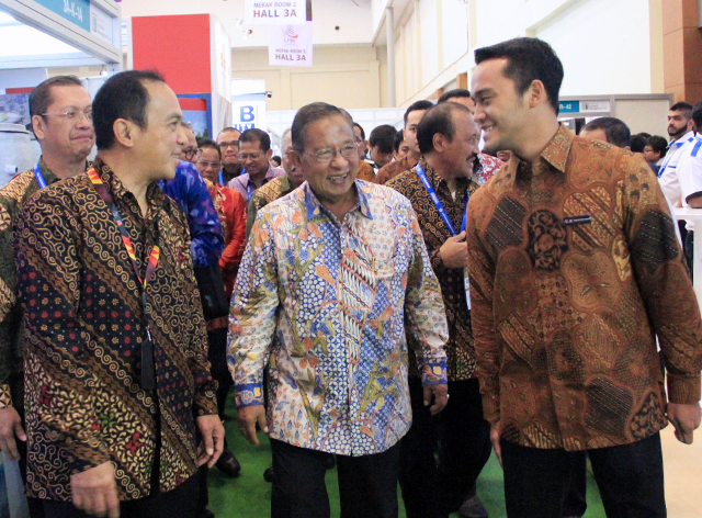 Mr. Darmin Nasution as Indonesian Coordinating Minister of Economic Affairs toured around Hall 3A of ICE BSD City